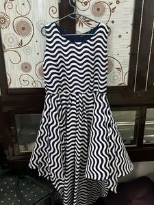 Chic Navy & White Wavy Print Dress