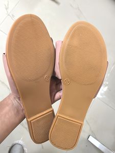 Footwear / Flats