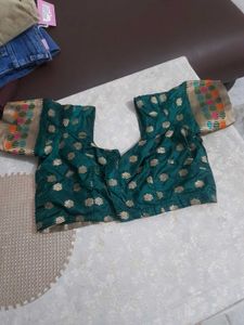 dark Green Silk Blend Saree with necklace