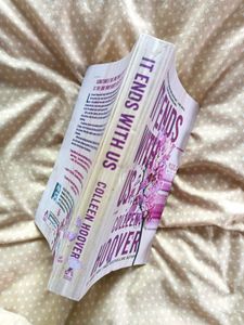 It Ends With Us by Colleen Hoover 🩷