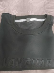sweat shirt