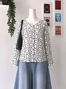 Stylish White & Black Patterned Blouse