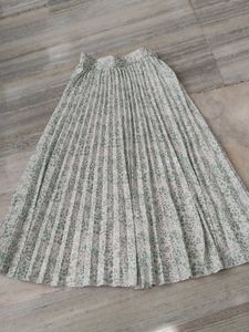Floral Print Pleated Skirt