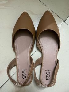 Stylish Tan Pointed Flats