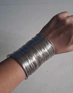 Silver hand cuff