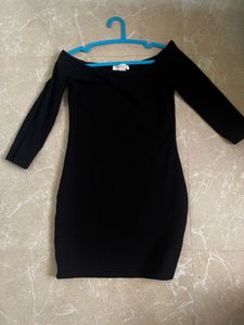 black bodycon dress