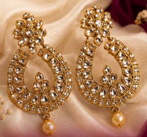Exquisite Kundan &amp; Pearl Maang Tikka Set