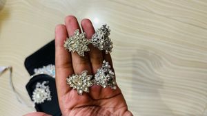 Exquisite Pearl and Crystal Necklace Set