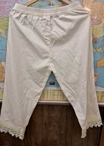 offwhite capris with Lace Trim