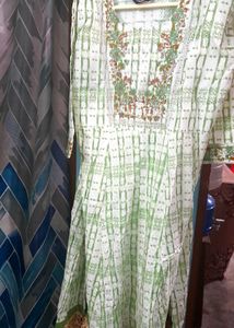 Green &amp; White Printed Kurta