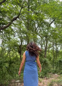 Chic Blue Sleeveless Midi Dress
