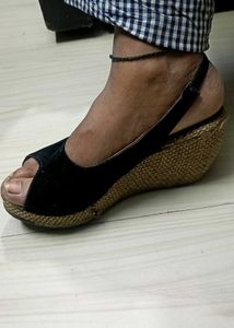 Chic Black Wedge Sandals