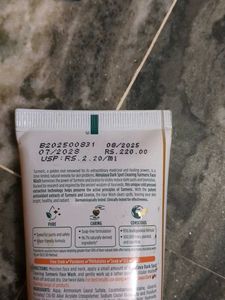 Himalaya Dark Spot Clearing Turmeric Face Wash