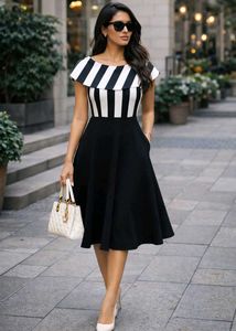 🇳🇿💫🎀Chic Black & White Striped Fit & Flare