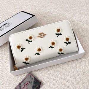COACH( COPY)embroidered daisy flowers WD BOX
