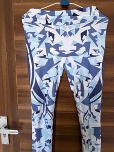 Stylish Geometric Print Leggings