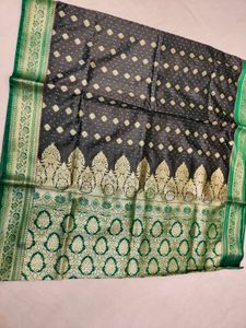 Elegant Black &amp; Gold - green Silk Saree