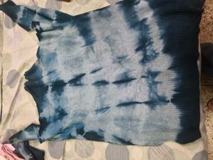Blue Tie-Dye Knit Sweater in Xl loose style