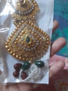 Exquisite Gold Maang Tikka