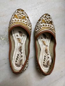 Kid's Premium Zari Traditional Handcrafted Juttis