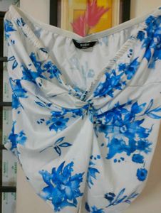 SHEIN Women Cute Front Twisted top
