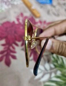 Ray-Ban  Aviator  Sunglasses Look Like