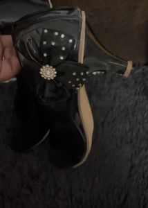 Chic Black Patent Bow Heels