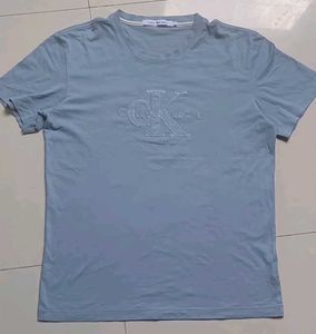 🚫 Price Drop Calvin Klein Jeans T-Shirt