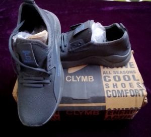 NEW NO USED CLYMB SPORTS SHOES FOR MAN. COLOUR-GRA