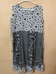 Stylish Black & White Floral Print Gown