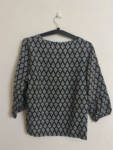 Stylish Black &amp; White Printed Top