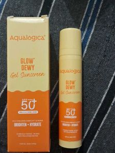 aqualogica dewy sunscreen spf50+