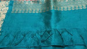 🚨 Urgent Sale🚨Green Silk Saree with Gold Border