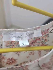 Pretty Top With Beautiful Parrot Prints