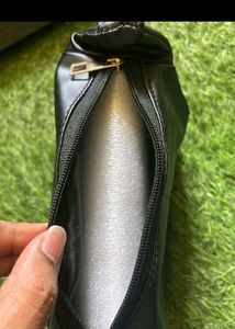 MAC BLACK TRAVEL POUCH