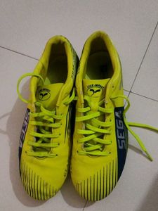 FOOTBALL SHOES