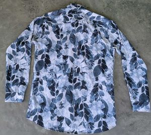 RED TRIANGLE's Blue Floral Print Button-Up Shirt