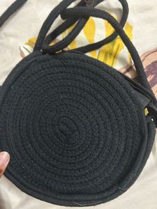 Cute Black Round Daisy Crossbody Bag