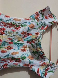 I'm selling a cute middi dress l