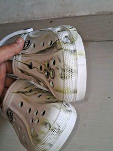 Stylish White Swirl Clogs