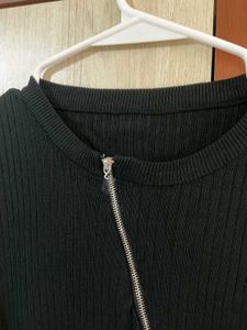 Black Ribbed Zipper Top
