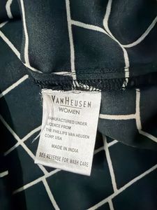 Van Huesan Stylish Black &amp; White Print T