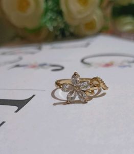 Elegant Flower Design Ring
