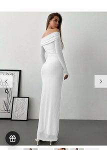 Elegant Off-the-Shoulder Maxi Dress