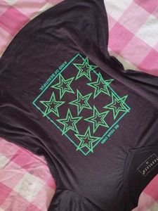V-Neck Star Print T-Shirt