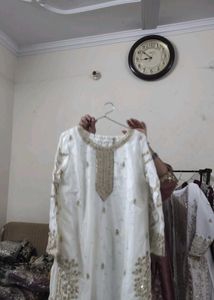 Elegant White &amp; Gold Embroidered Kurta Set