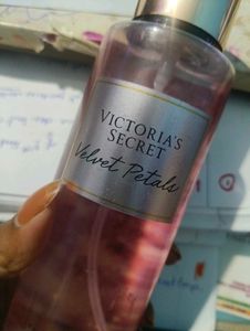 🩷Victoria's Secret Velvet Petals Fragrance Mist