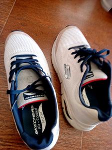 white sneaker 10 number