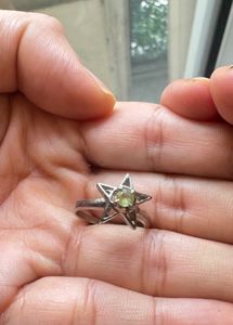 92.5 silver ring with peridot stone