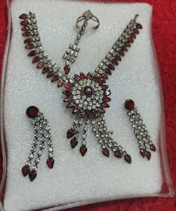 Stunning Ruby and Crystal Jewellery Set